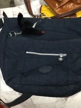 Kipling crossbody with monkey charm